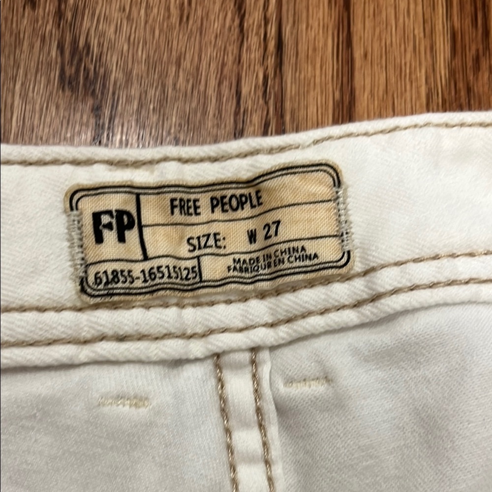 Free People White Ankle Cropped Jeans with Distressed Hem/knees - Picture 5 of 10